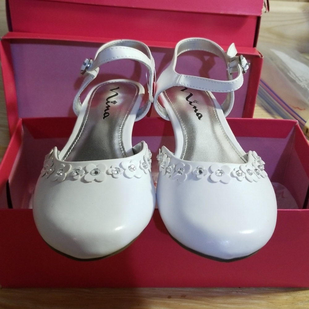 Girls size 5 M NINA Bumblebee white Mary Jane